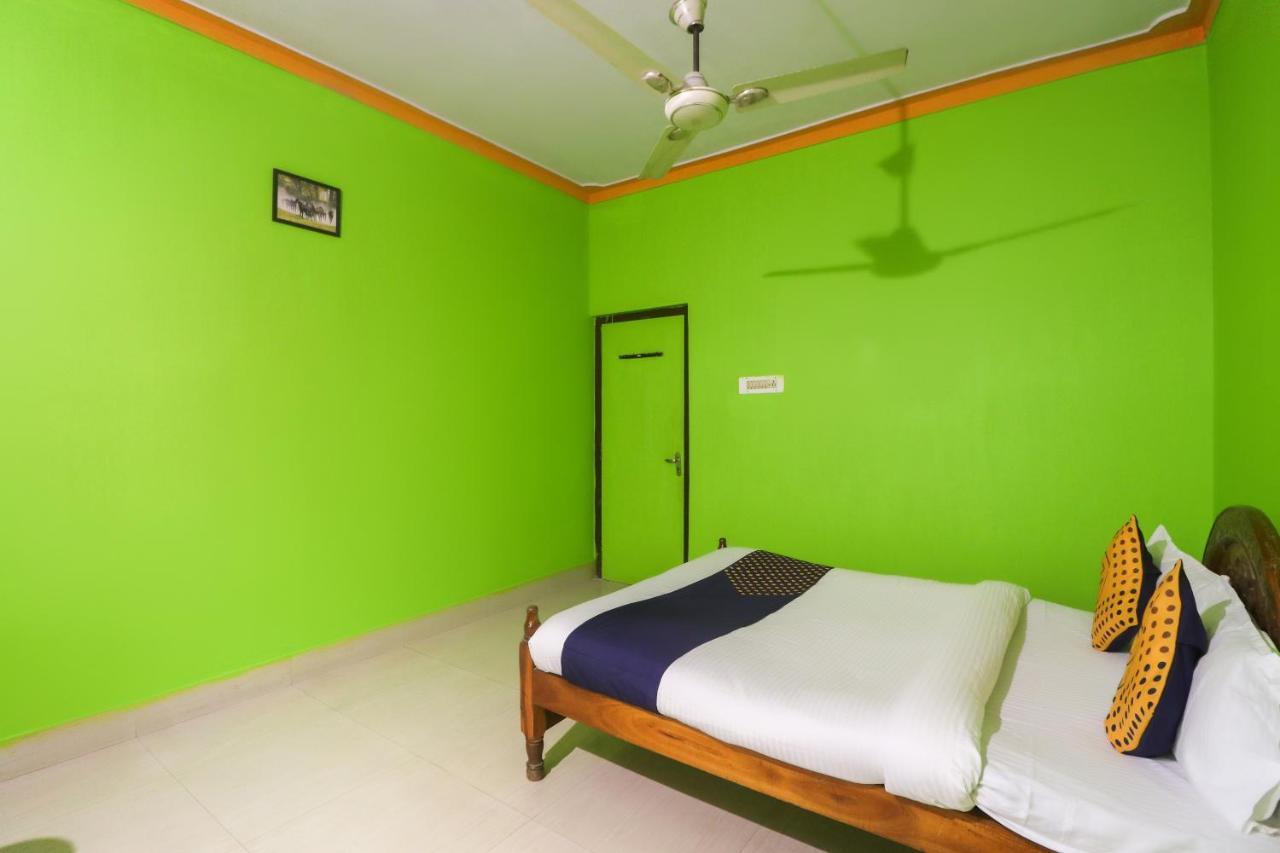 Spot On 65043 Hotel Kalinga Palace Kendrapara Exterior foto